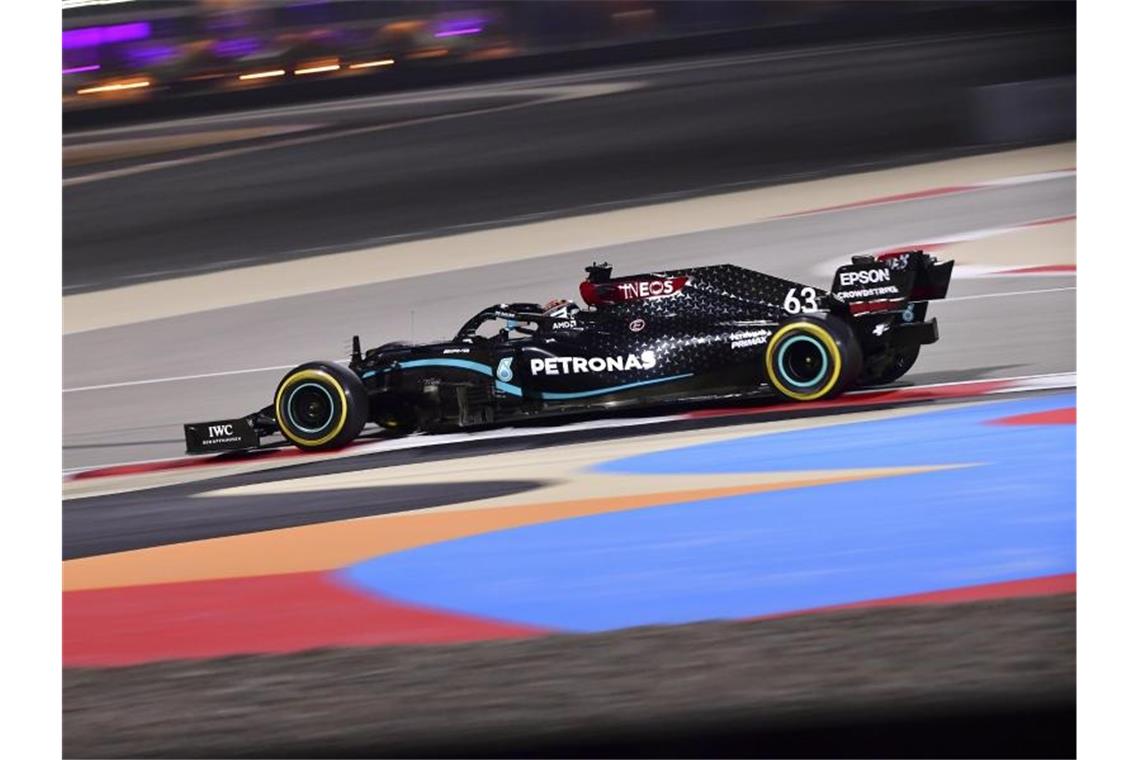 Mercedes-Pannen kosten Russell-Sieg: Perez siegt in Bahrain Fahrer-Talent George Russell aus Großbritannien ersetzte Lewis Hamilton im Mercedes-Cockpit in Bahrain. Foto: Giuseppe Cacace/Pool AFP/AP/dpa