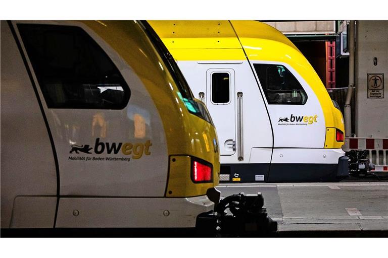 Fahrgäste erwarten Einschränkungen im Bahnverkehr (Symbolbild).