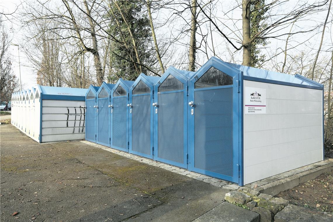 Fahrradboxen für Oppenweiler Pendler Fahrradboxen wie diese, die 2014 beim Bahnhof Backnang aufgestellt wurden, schützen Fahrräder vor Diebstahl oder Beschädigungen. Archivfoto: E. Layher