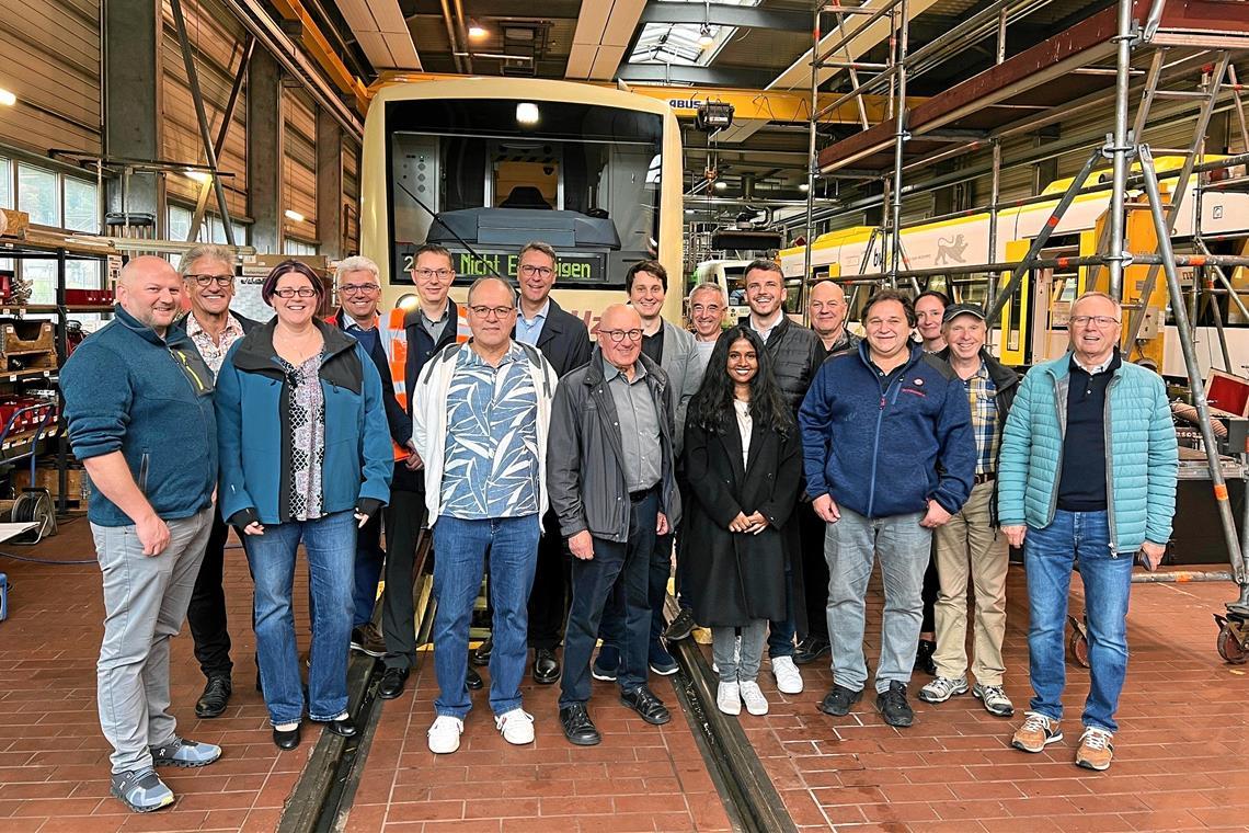 Die Zukunft der Wieslauftalbahn ist gesichert Fahrzeugbesichtigung mit der Zweckverbandsversammlung in Immendingen (Landkreis Tuttlingen). Foto: Landratsamt Rems-Murr-Kreis