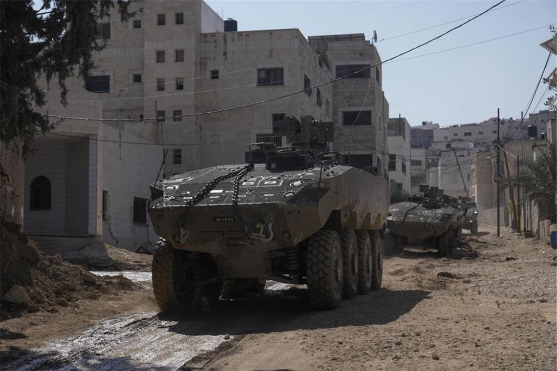 Netanjahu warnt Einwohner der Stadt Gaza: „verschwinden Sie" Fahrzeuge der israelischen Armee während einer Militäroperation