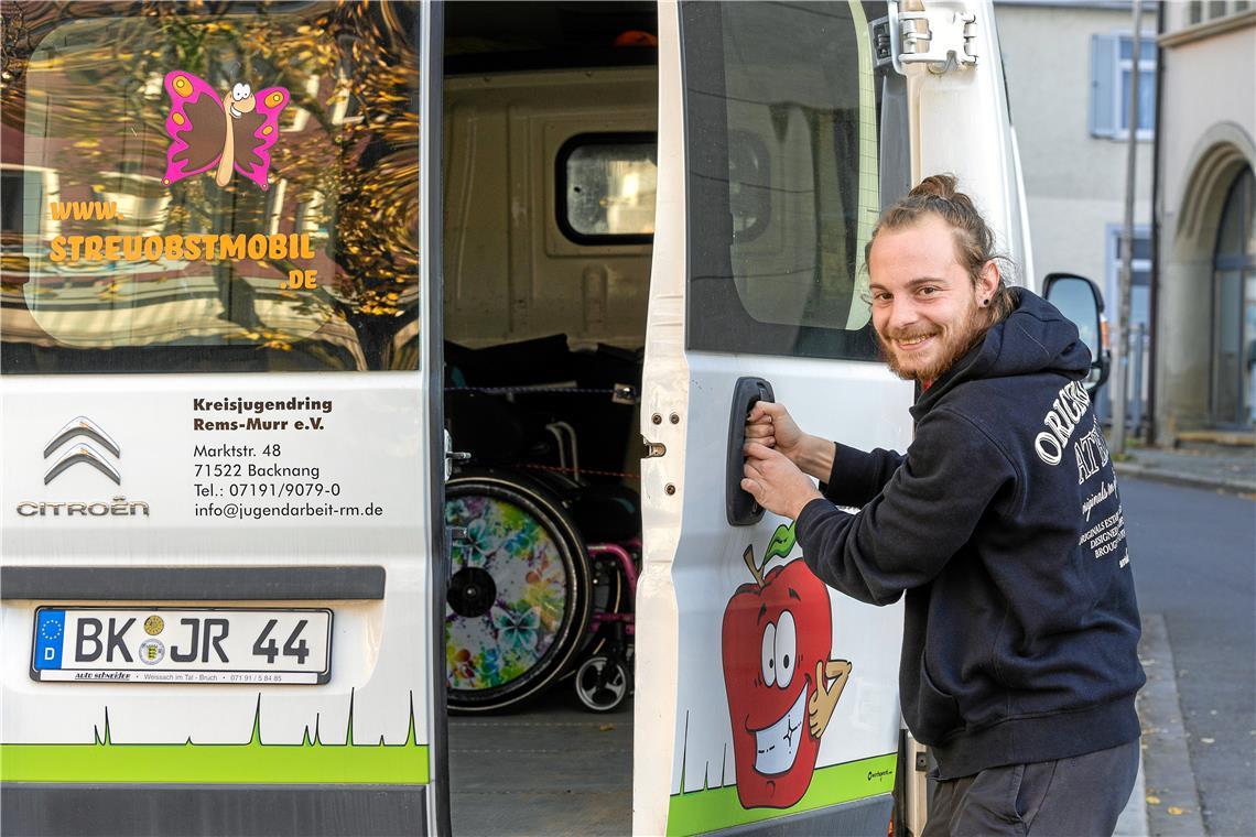 Falk Wahl aus Oppenweiler hat sich für ein Freiwilliges Soziales Jahr beim Kreisjugendring entschieden. Foto: Alexander Becher