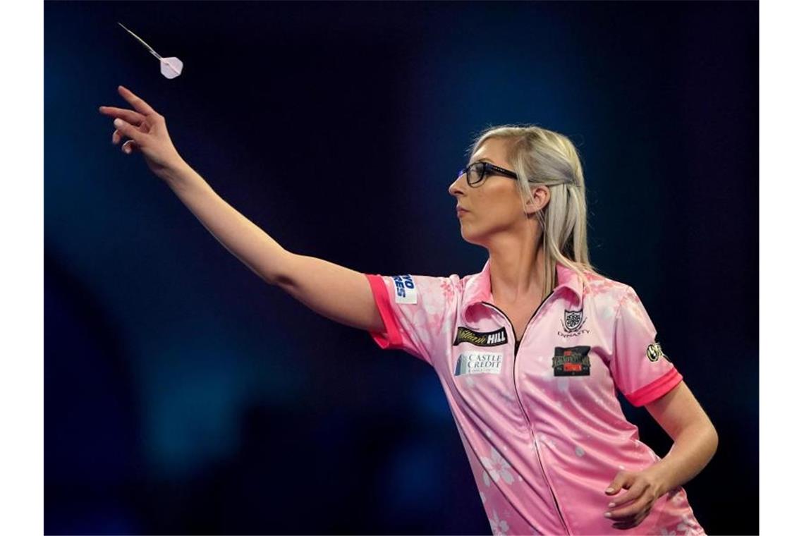 Sherrock scheitert bei Darts-WM am furiosen Dobey Fallon Sherrock hat die Drittrunden-Partie gegen Landsmann Chris Dobey mit 2:4 verloren. Foto: Tess Derry/PA Wire/Archivbild