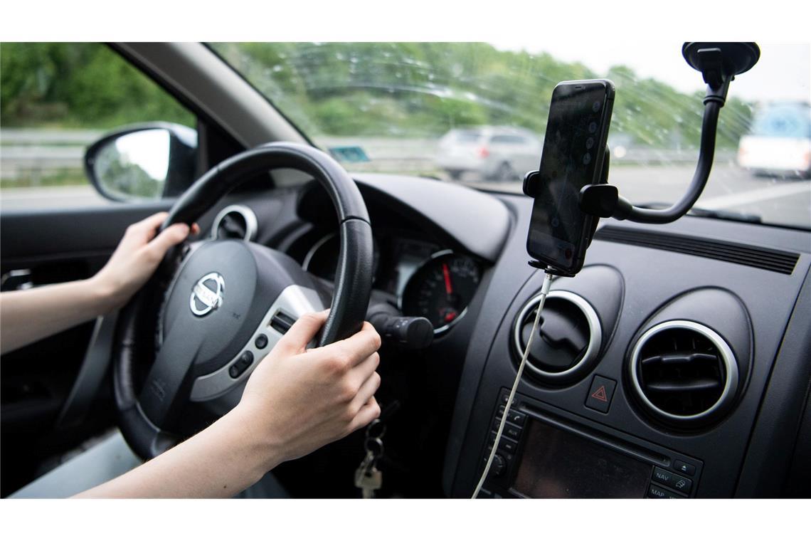 Google Maps irritiert mit vermeintlichen Autobahnsperrungen Falsche Angaben zu Straßensperrungen auf Google Maps sorgen für Irritationen bei Autofahrern. (Symbolbild)