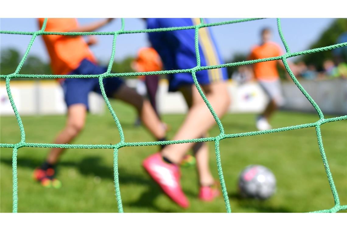 Wie die schwarz-roten Pläne auf dem Konto wirken Familien mit wenig Geld sollen mehr Hilfe zum Beispiel beim Sportvereins-Beitrag erhalten. (Symboldbild)