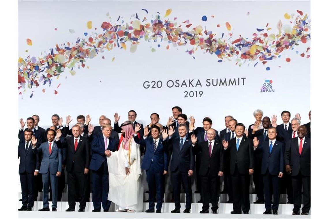 Familienfoto: Gruppenbild zum Start des G20-Gipfels. Foto: Bernd von Jutrczenka