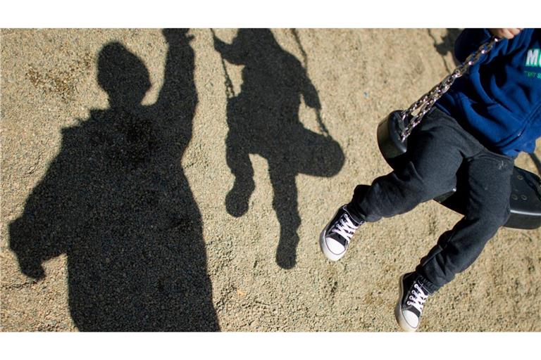 Familiengerichte sollen nach den Vorstellungen des Bundesjustizministeriums im Kinderschutzverfahren künftig soziale Trainingskurse und Gewaltpräventionsberatungen anordnen können. (Symbolbild)