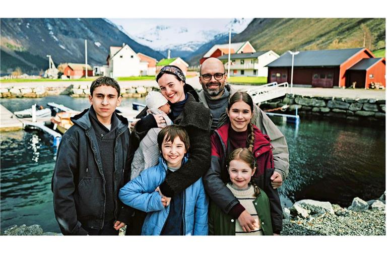Familienidyll oder Fassade?  Nachdem sich die Familie in Norwegen einlebt, entzieht im Film „Fjord“ das  Jugendamt  den Eltern  die Kinder.
