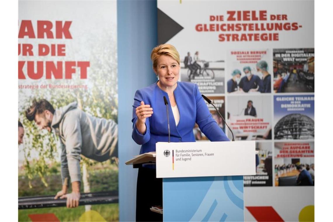 Deutschland hat eine Gleichstellungsstrategie Familienministerin Franziska Giffey präsentiert die Gleichstellungsstrategie „Stark für die Zukunft“. Foto: Britta Pedersen/dpa-Zentralbild/dpa