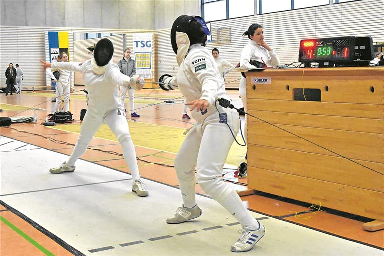 Fand wie hier gegen die Heidenheimerin Jenny Jelitto meistens den richtigen Moment für den Angriff: Lina Zerrweck (links). Foto: T. Sellmaier