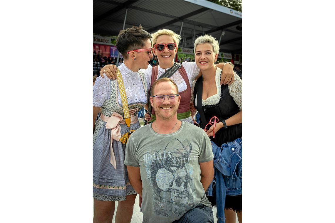 Fanden den Weg aus Vorarlberg nach Aspach, um beim Gabalier-Konzert einen 40sten...