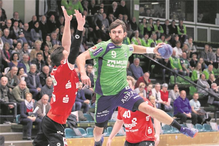 Fanden mit ihren Würfen in der entscheidenden Phase zu oft nicht den Weg ins Tor: Ruben Sigle und die HCOB-Handballer. Foto: A. Hornauer