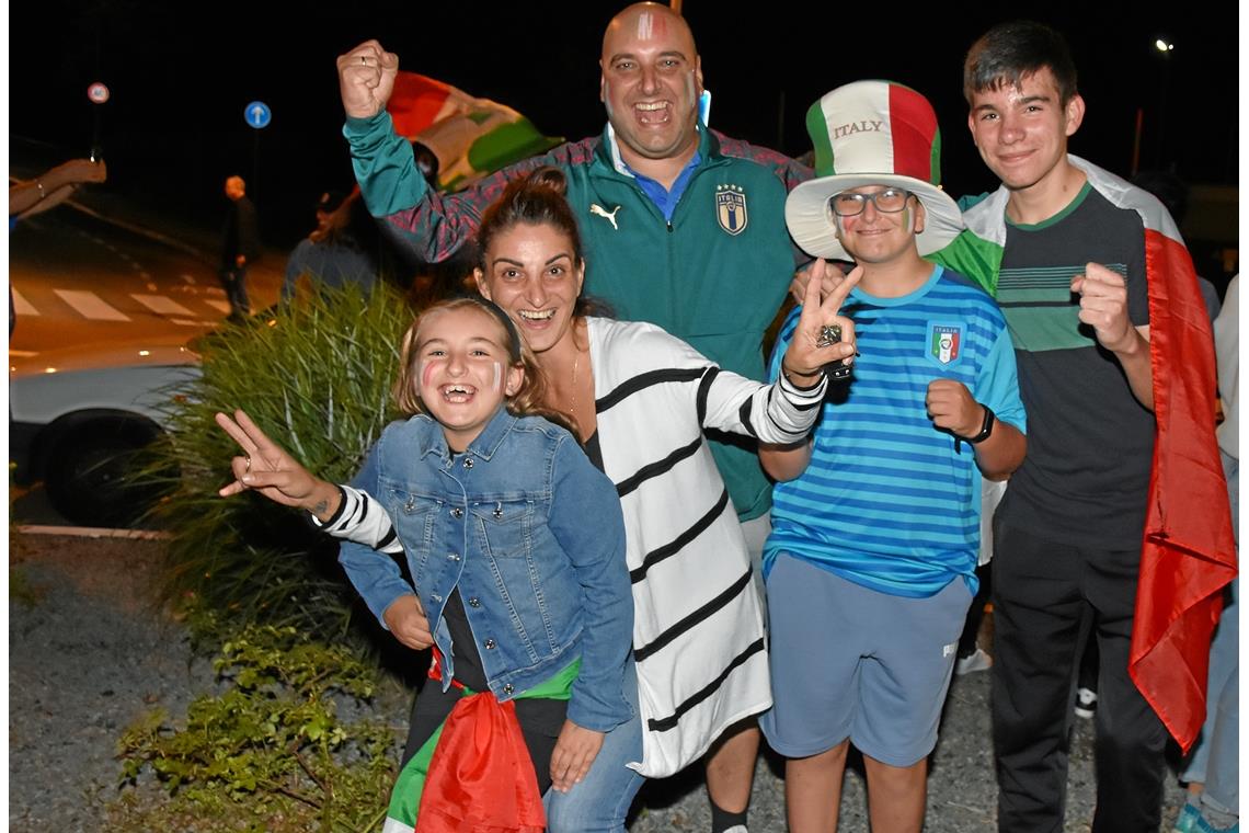 Fans feiern in Backnang den Sieg von Europameister Italien, SK