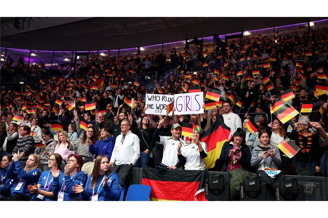 Fans unterstützten das deusche Team nach Kräften.