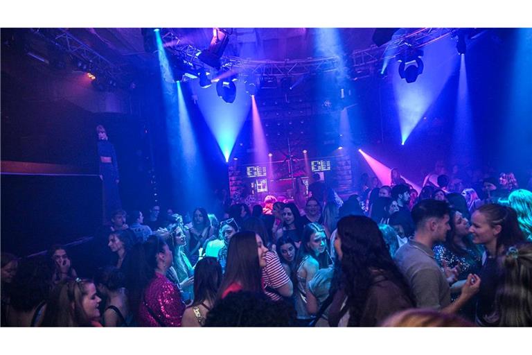 Fans von Taylor Swift feiern das neue ALbum.