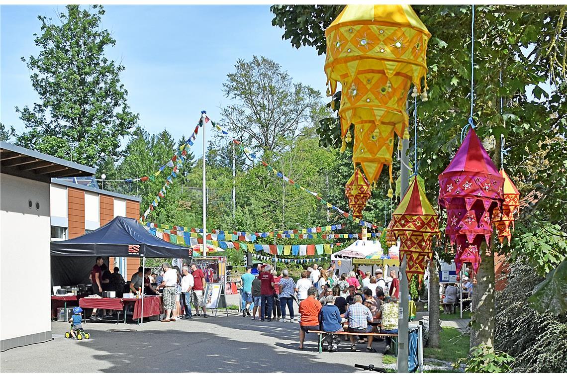Farbenfrohe Dekoration auf dem indischen Fest in Althütte.