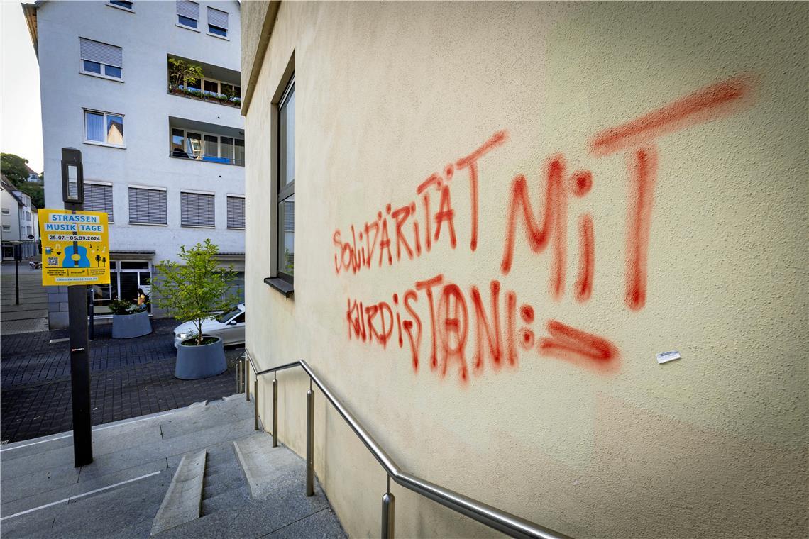 Politische Kriminalität nimmt im Rems-Murr-Kreis stark zu Farbschmierereien wie diese aus dem vergangenen Jahr in Backnang zählen zur politisch motivierten Kriminalität. Archivfoto: Alexander Becher