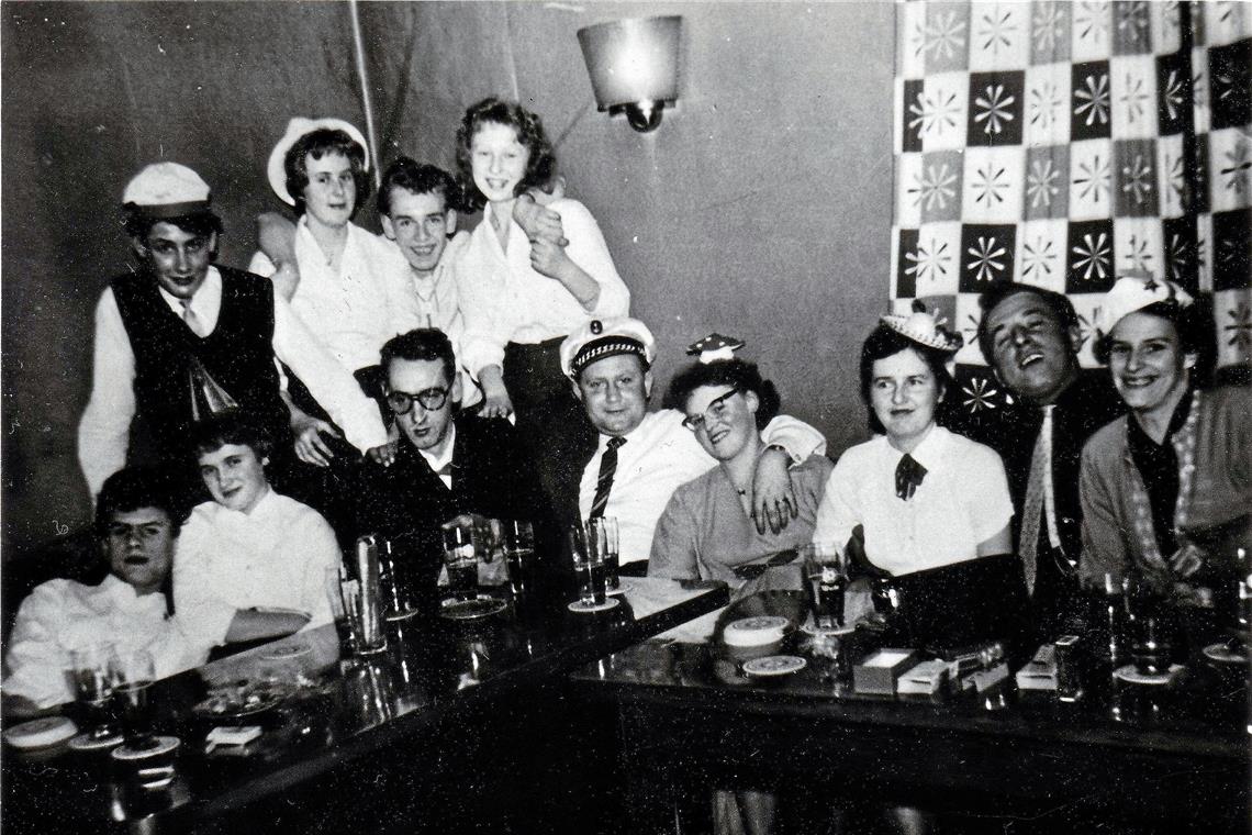 So war das Backnanger Nachtleben in den 1950er-Jahren Faschingsball in der Restauration zur Blume in der Sulzbacher Straße in Backnang in der ersten Hälfte der 1950er-Jahre. Foto: privat