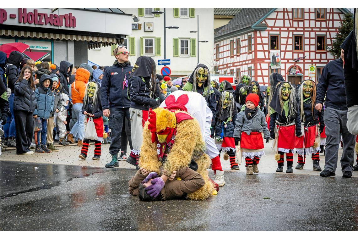 Faschingsumzug durch die Ortsmitte von Sulzbach an der Murr.