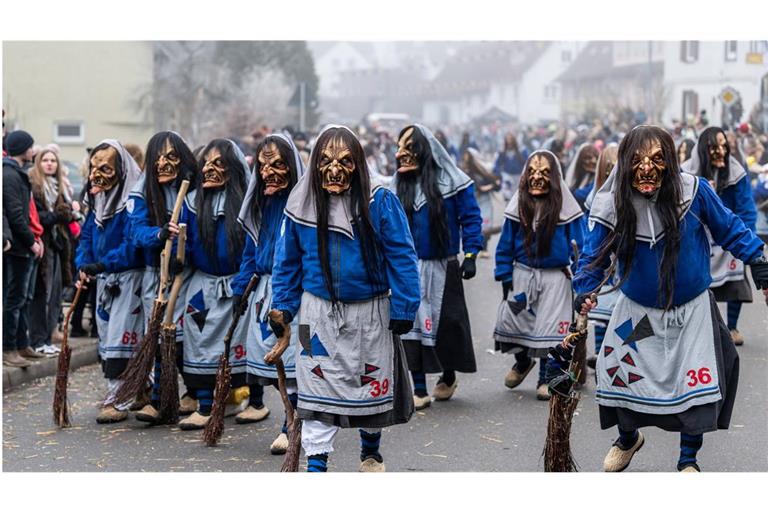 Fasnet mit den „Schlossberg-Hexa“ Vöhringen