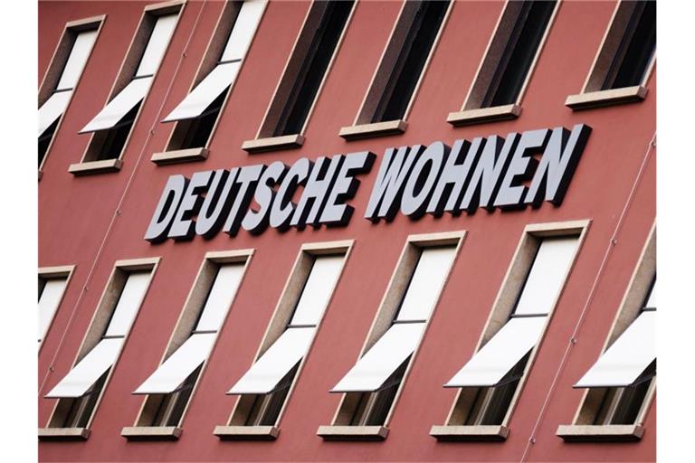 Fassade der Zentrale der börsennotierten Wohnungsgesellschaft Deutsche Wohnen SE in Berlin. Foto: Christoph Soeder/dpa