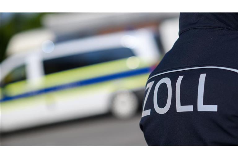 Fast 400 Zollfahnder sind am Mittwoch bei einer Razzia im Einsatz. (Symbolfoto)