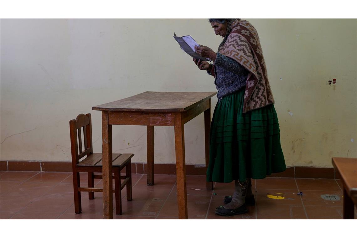Bolivien: Stichwahl zwischen zwei Oppositionskandidaten Fast acht Millionen Menschen waren zur Wahl eines neuen Präsidenten und des Parlaments aufgerufen.