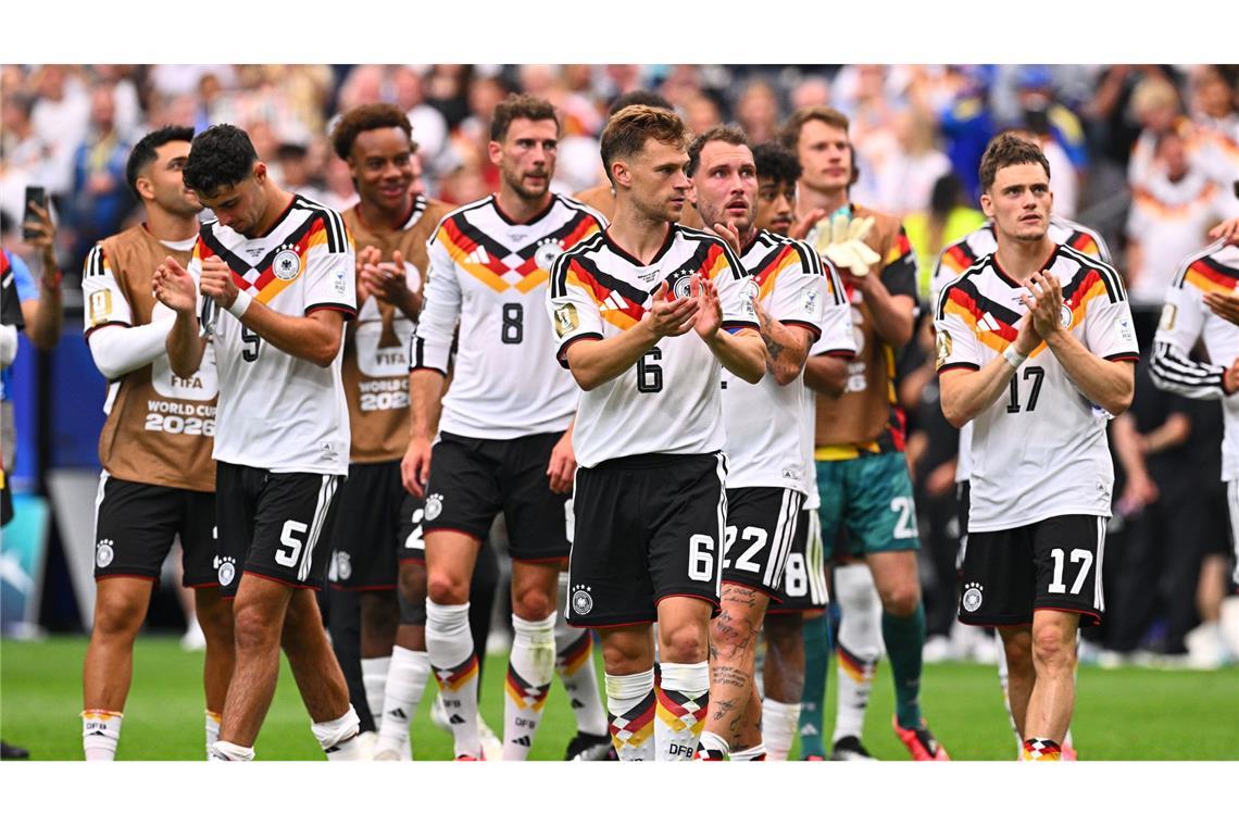 Fast alle Nationalspieler tragen rosa Schuhe bei der WM.