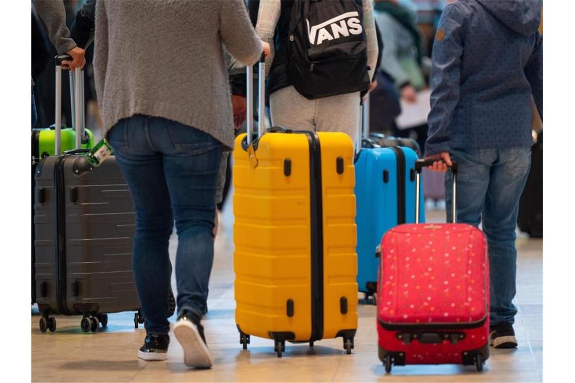 Fast die Hälfte der Menschen ist einer Umfrage zufolge in diesem Jahr bereits verreist. Foto: Monika Skolimowska/dpa-Zentralbild/dpa