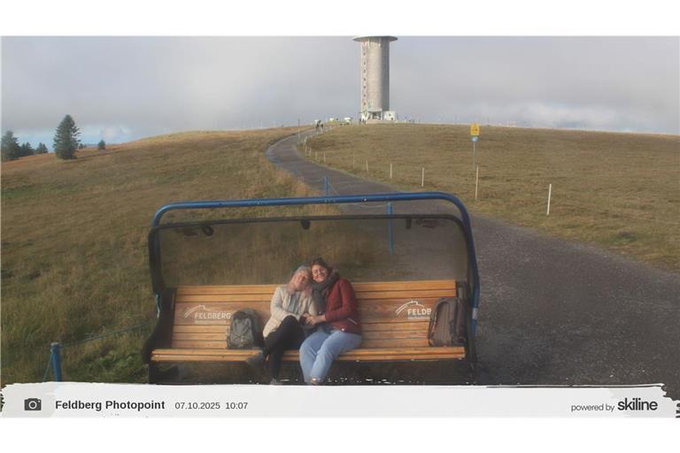 Fast im Minutentakt werden unterhalb vom Feldbergturm Bilder am Photopoint geschossen.