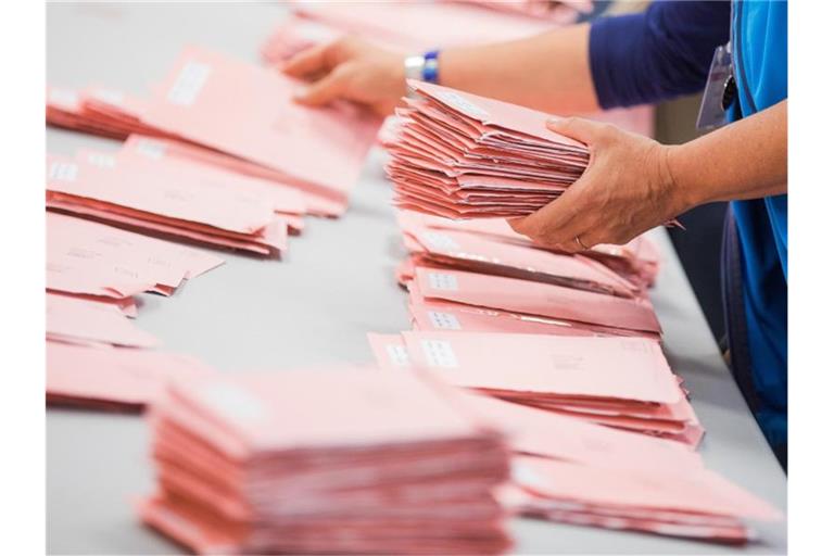 Fast viereinhalb Jahre nach der Bundestagswahl 2017 äußert sich das Bundesverfassungsgericht in Karlsruhe zu einem möglichen Wahlfehler. Foto: picture alliance / Rolf Vennenbernd/dpa