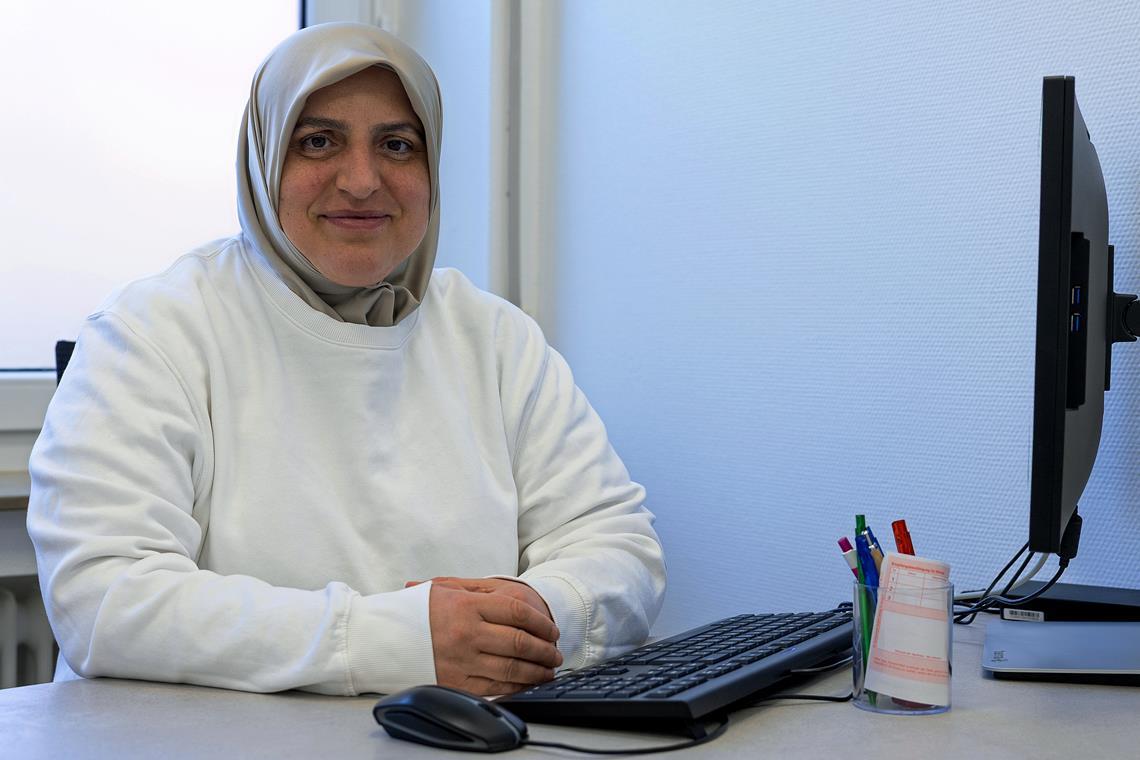 Fatma Kaynar-Köse möchte die samstäglichen Sprechstunden in ihrer Praxis in der Schillerstraße beibehalten. Foto: Alexander Becher