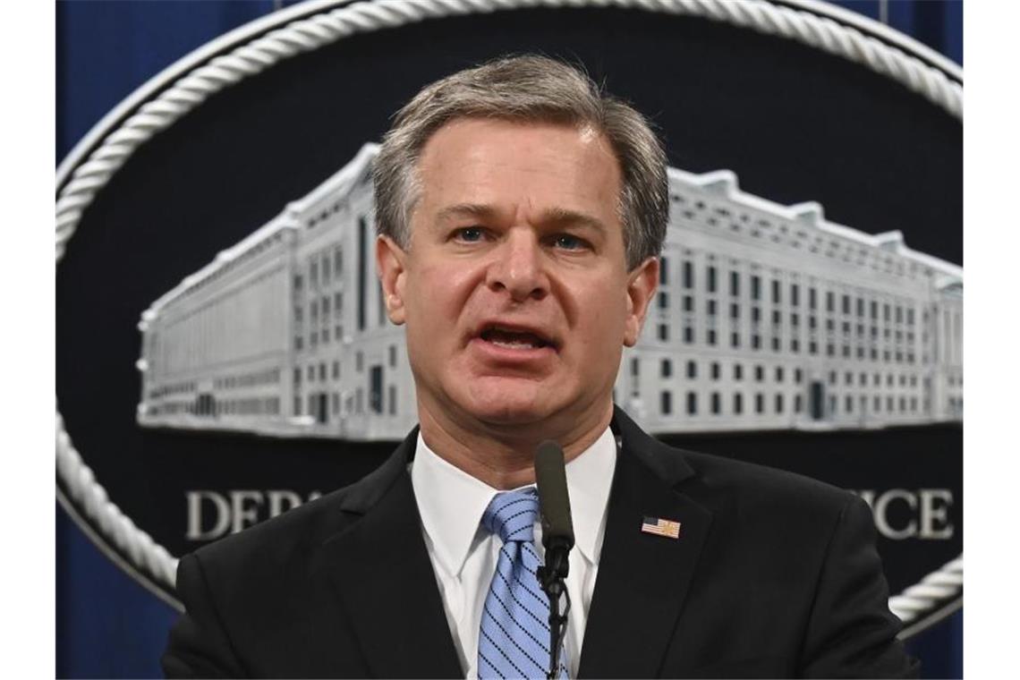 US-Geheimdienste: Iran und Russland mischen sich in Wahl ein FBI-Direktor Christopher Wray versichert, dass keine Einmischung in die US-Wahl toleriert wird. Foto: Jim Watson/Pool AFP/AP/dpa