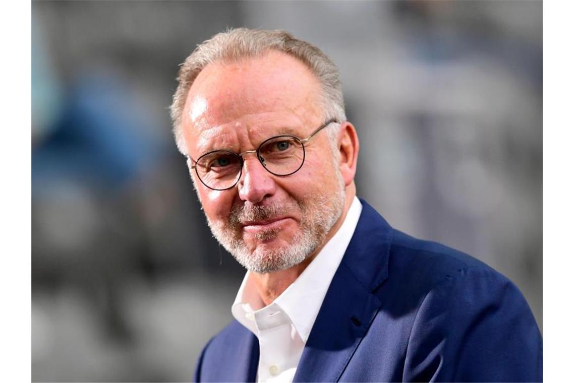 Enger Spielplan - Rummenigge erwartet harte Jahre für Profis FC-Bayern-Boss Karl-Heinz Rummenigge will angesichts des engen Spielplans die Kadergröße anpassen. Foto: Robert Michael/dpa-Zentralbild/Pool/dpa