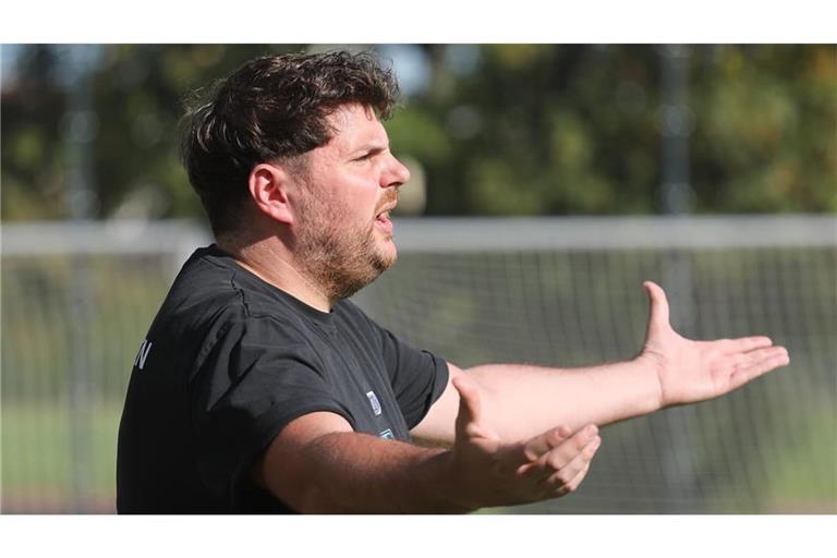 FC-Trainer Daniel Bersaglio haderte mit der Leistung im zweiten Durchgang, am Ende reichte es dennoch für den ersten Dreier.