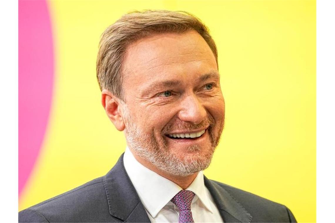 Auch FDP stimmt Ampel-Koalitionsvertrag zu FDP-Chef Christian Lindner beim Parteitag in Berlin. Foto: Michael Kappeler/dpa