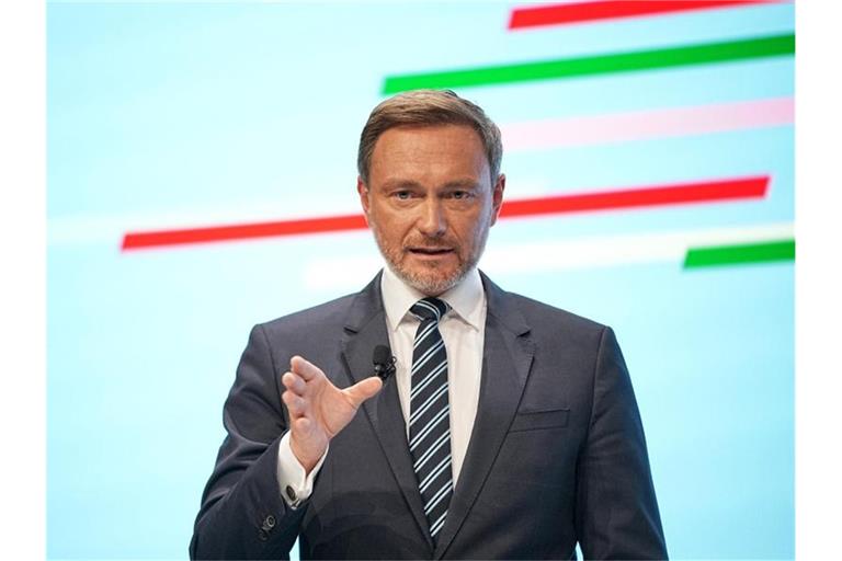 FDP-Chef Christian Lindner wirbt für den Koalitionsvertrag: „Was jetzt gebildet wird, ist eine Regierung der Mitte.“. Foto: Kay Nietfeld/dpa