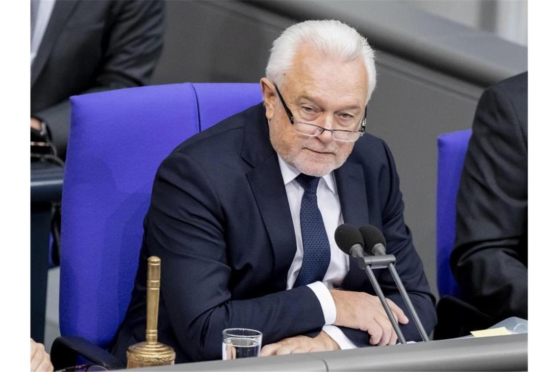 FDP-Parteivize Wolfgang Kubicki warnt vor einer drastischen Einschränkung des Reiseverkehrs wegen der Corona-Pandemie. Foto: Christoph Soeder/dpa/Archiv