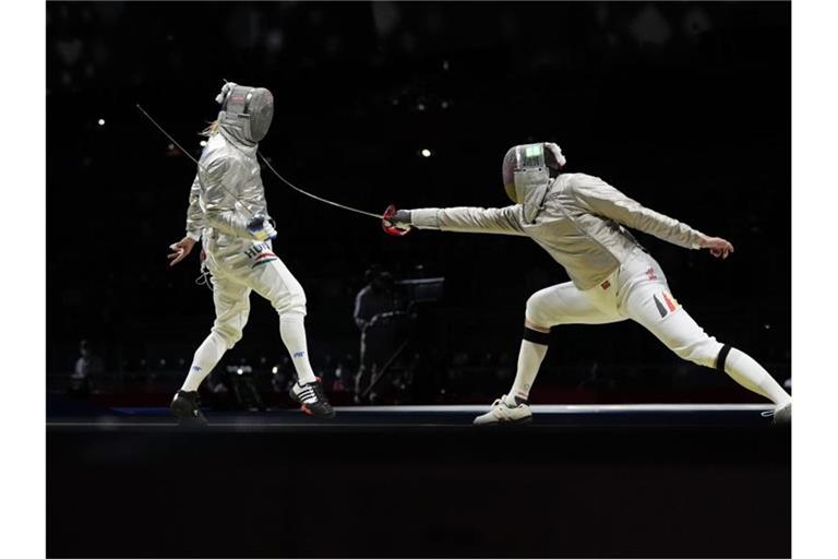 Fechter Max Hartung (r) ist in Tokio ausgeschieden. Foto: Hassan Ammar/AP/dpa