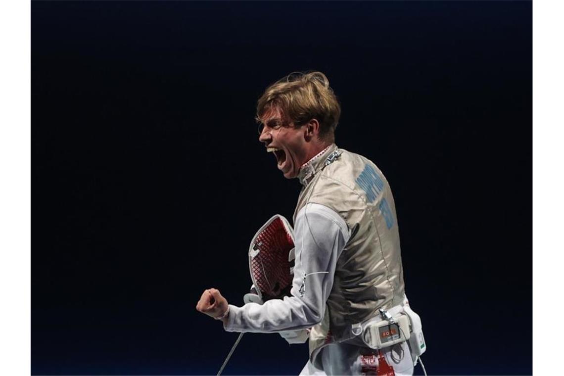 Das war die Olympia-Nacht Fechter Peter Joppich hat in Tokio das Achtelfinale erreicht. Foto: Oliver Weiken/dpa