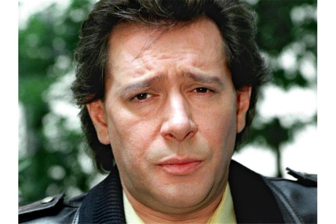 „Großstadtrevier“-Star Jan Fedder gestorben Fedder im Jahr 1998 bei Dreharbeiten für das „Großstadtrevier“ als Polizist Dirk Matthies. Foto: Nestor Bachmann/Zentralbild/dpa