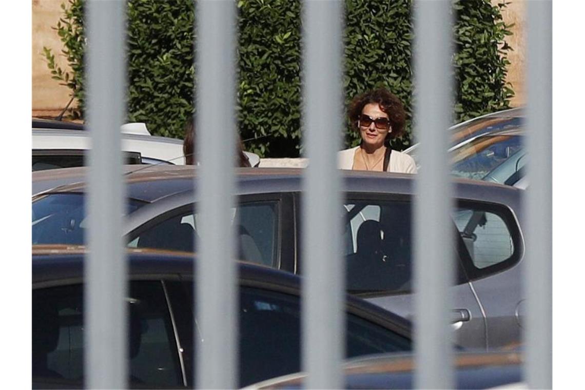 Vatikan will Rätsel um vermisstes Mädchen lösen Federic Orlandi, die Schwester der vermissten Emanuela Orlandi, trifft beim Vatikan ein. Foto: Gregorio Borgia/AP