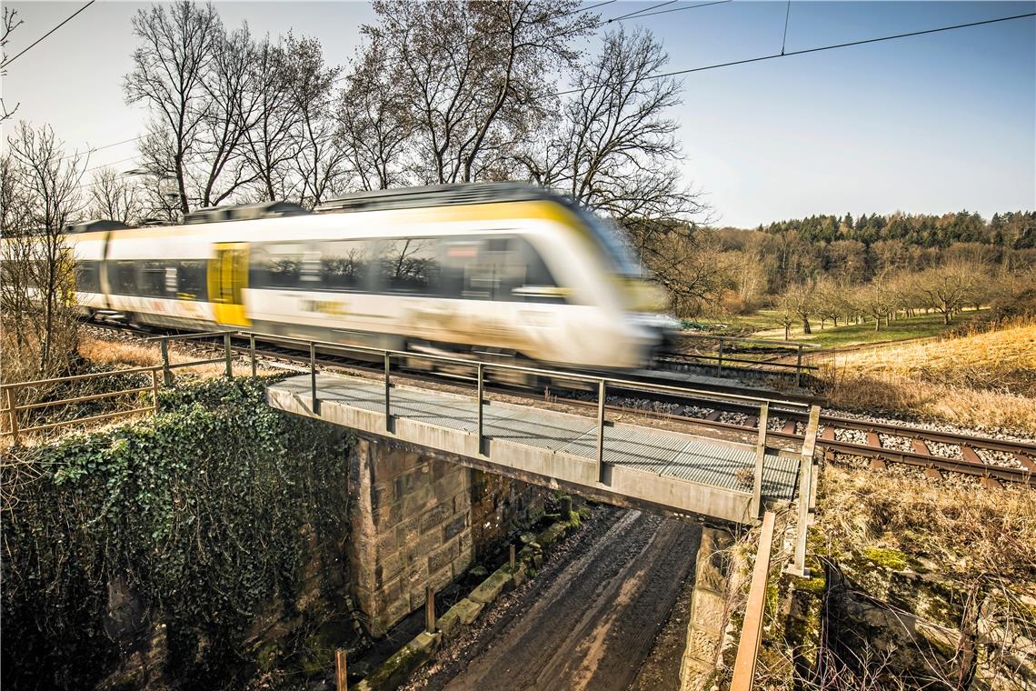 Zahn fordert Verbesserungen bei Murrbahn Fehlende Anschlüsse und nicht genügend Kapazitäten für Fahrgäste sind zwei Probleme auf der Murrbahnstrecke. Archivbild: A. Becher