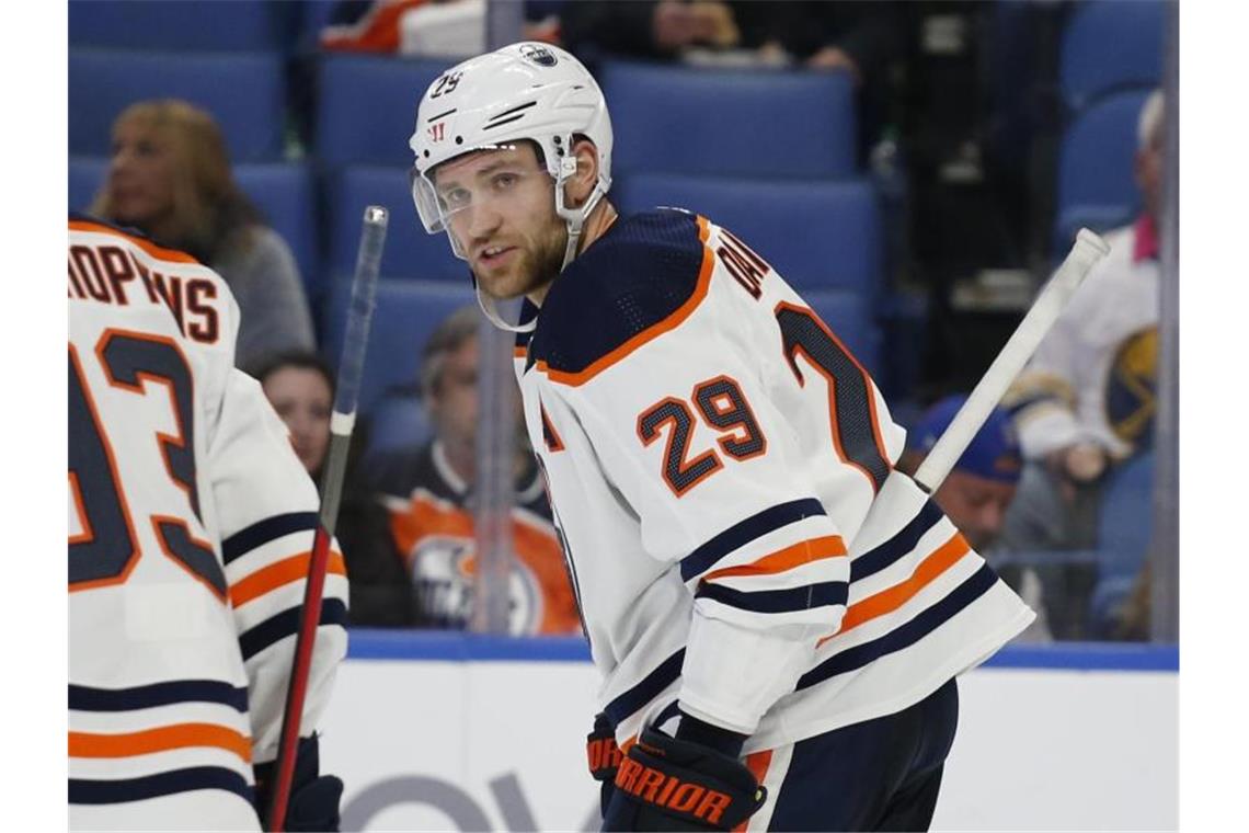 Draisaitl: Olympia „hätte wenig Sinn gemacht“ Fehlt Deutschlands Eishockey-Team bei Olympia in Peking: NHL-Star Leon Draisaitl. Foto: Jeffrey T. Barnes/AP/dpa