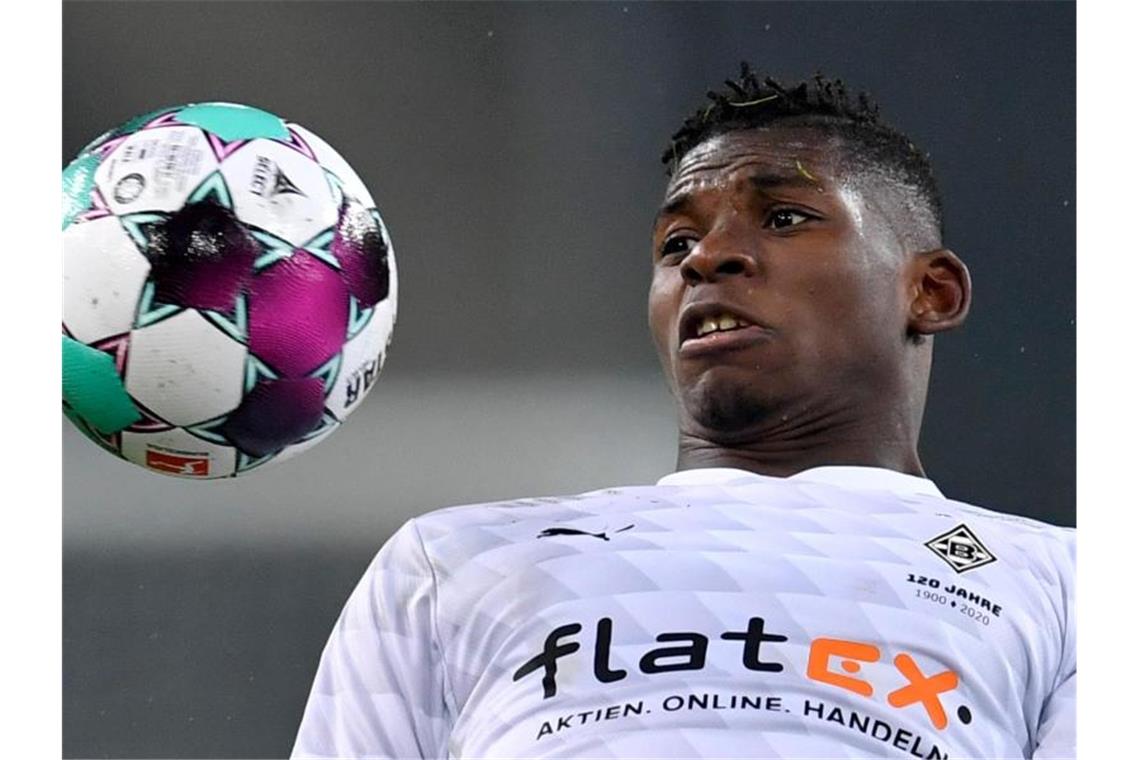 Verwirrung um Embolo: Gladbacher dementiert Party-Teilnahme Fehlt Gladbach gegen Werder Bremen: Breel Embolo. Foto: Marius Becker/dpa