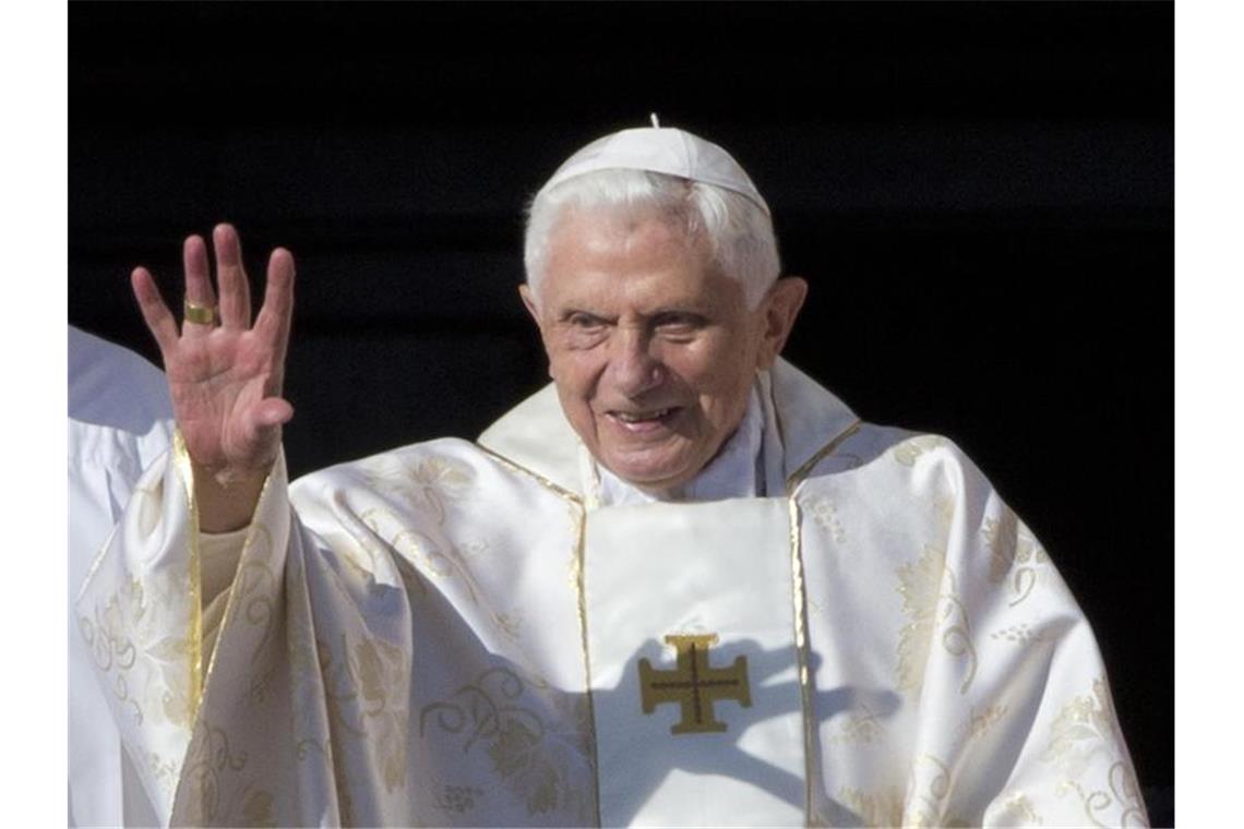 Papst-Kritikerin: Ratzinger bereit, „öffentlich zu lügen“ Fehlverhalten in mehreren Fällen: Ein neues Gutachten belastet den emeritierten Papst Benedikt schwer. Foto: Andrew Medichini/AP/dpa