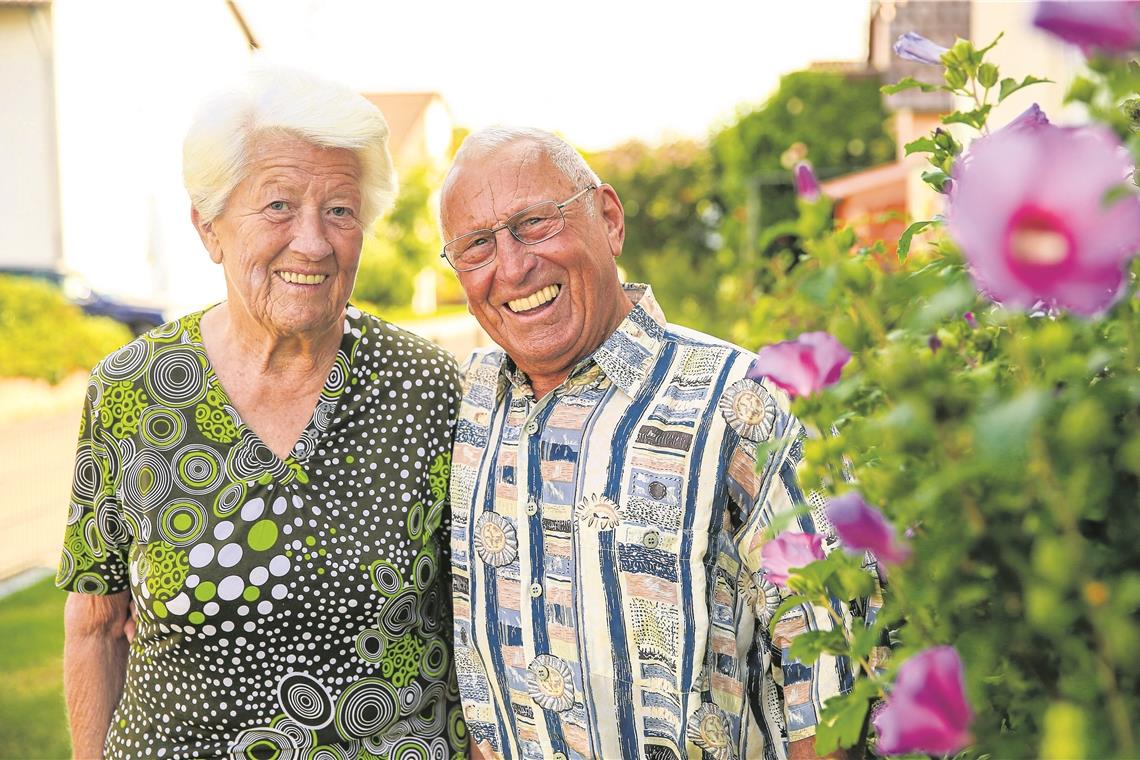 Feiern im Kreis der Familie ihr Hochzeitsjubiläum: Heidelore und Fritz Kemmler. Foto: A. Becher