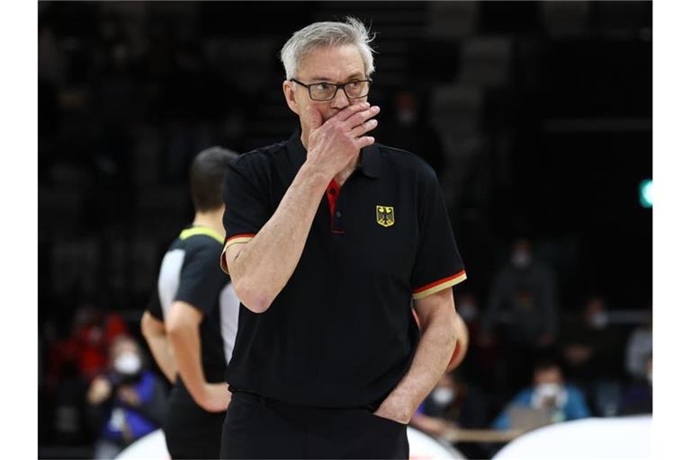 Feiert seinen ersten Sieg als deutscher Nationaltrainer: Gordon Herbert. Foto: Daniel Karmann/dpa/Archivbild