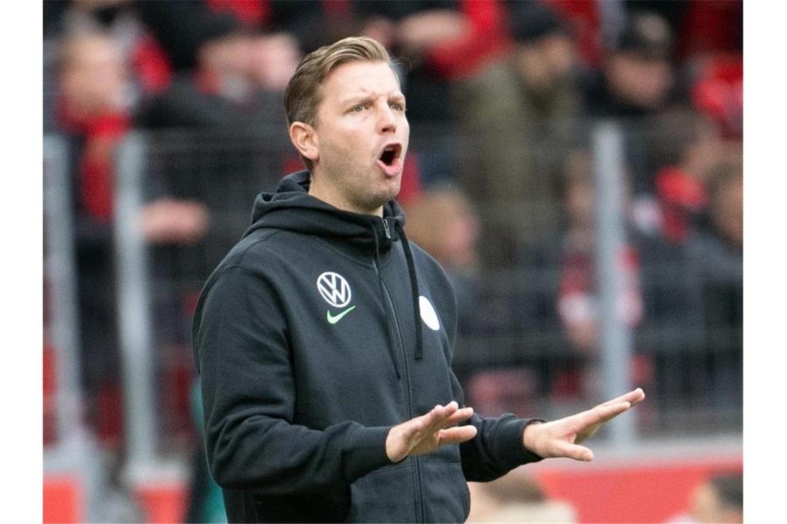 Bundesliga: Das war der Samstag, das kommt am Sonntag Feierte ein gelungenes Debüt als Wolfsburg-Coach: Florian Kohfeldt. Foto: Federico Gambarini/dpa
