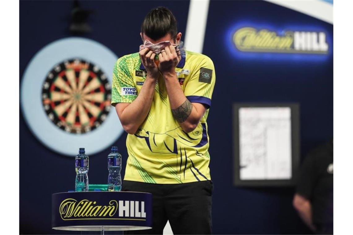 Darts-WM: Wright besiegt West - Emotionaler Portela-Sieg Feierte einen sehr emotionalen Sieg: Diogo Portela aus Brasilien. Foto: Kieran Cleeves/PA Wire/dpa